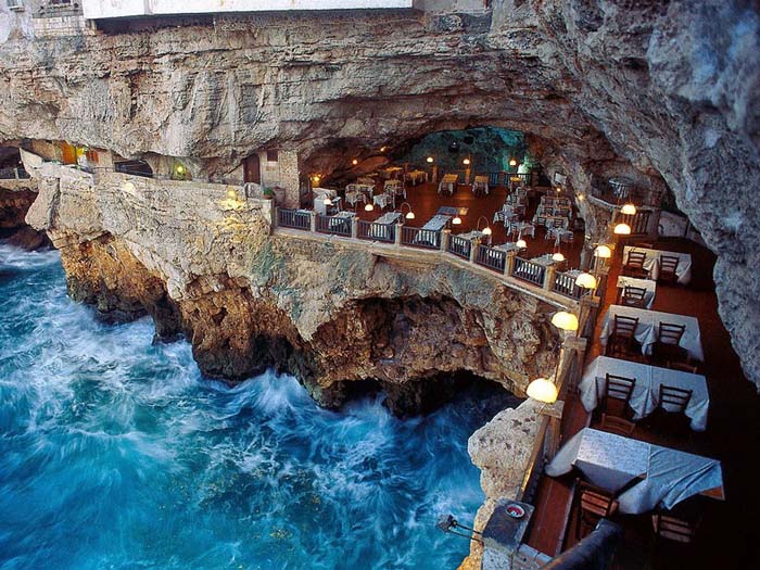 Εστιατόριο χτισμένο μέσα σε ιταλική σπηλιά προσφέρει θέα που κόβει την ανάσα (1)