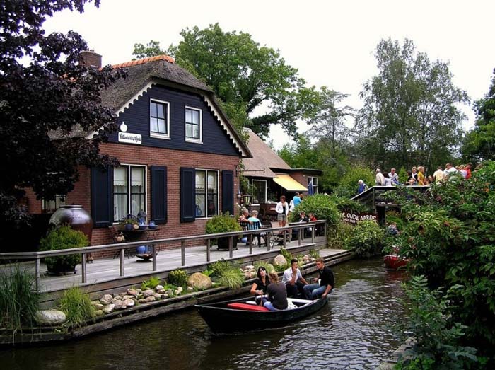 Μαγευτικό χωριό χωρίς δρόμους στην Ολλανδία (4)