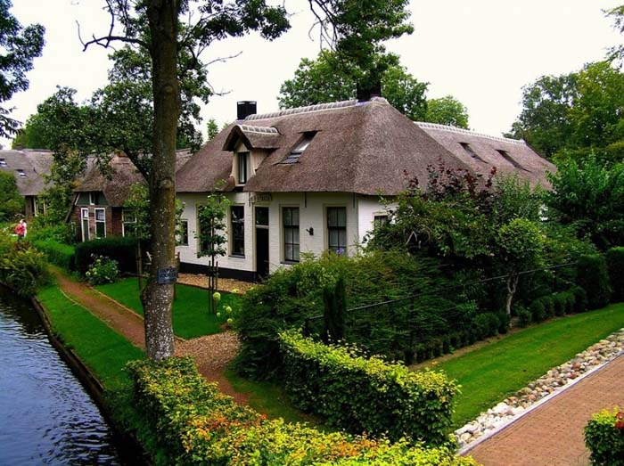Μαγευτικό χωριό χωρίς δρόμους στην Ολλανδία (7)