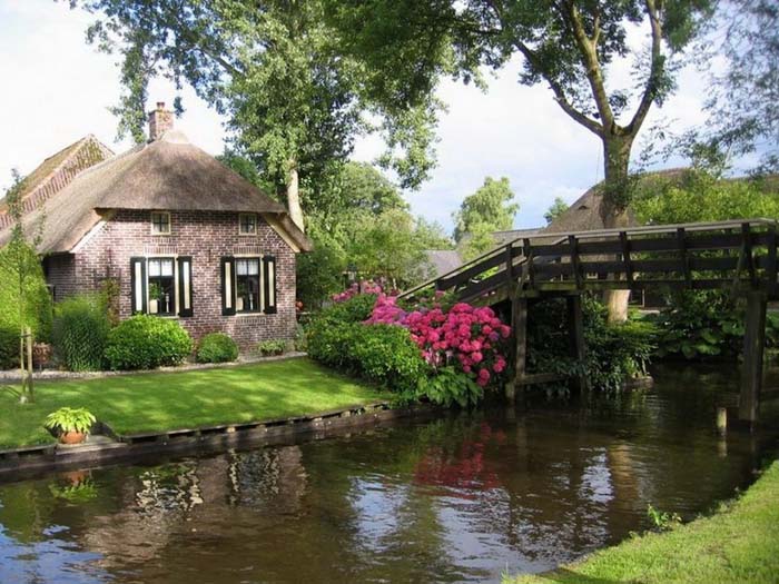 Μαγευτικό χωριό χωρίς δρόμους στην Ολλανδία (8)